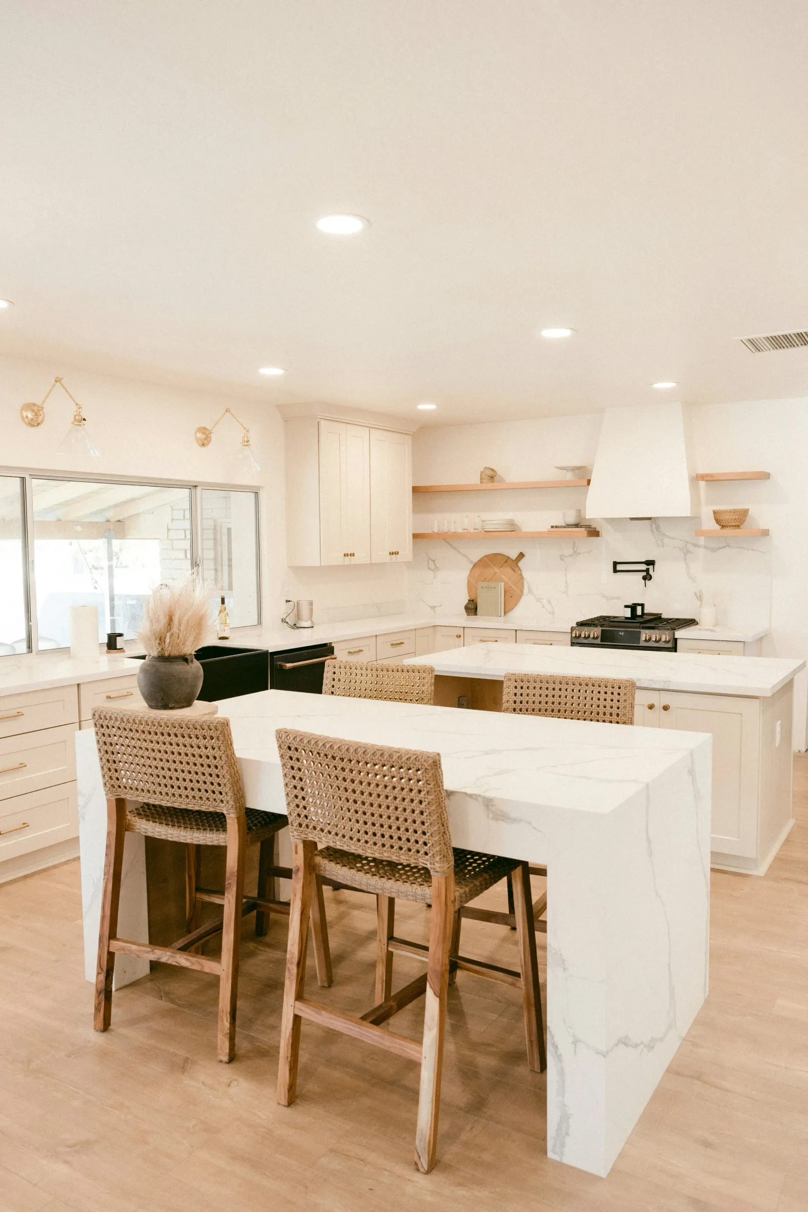 Light Contemporary Kitchen Remodel by The Experts - Kitchen And Bathroom Remodeling project photo