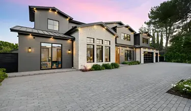 Experienced general construction contractors working on home building and remodeling project